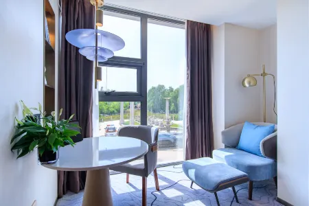 Beijing Palm Beach Hotel (Capital Airport Xinguozhan Branch) Отели рядом с достопримечательностью «Song Gallery»