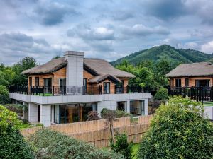 Henon Bamboo Retreats