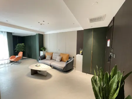 Yueshui Lanting Smart Hotel (Yuan Yongnian New Century Tianzhu Square)