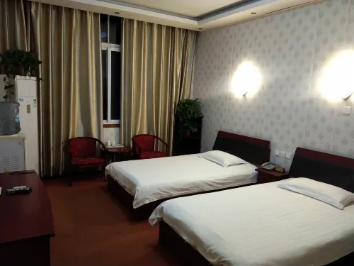 Baoshan Hotel (Hexian Shiyangzhen Branch)