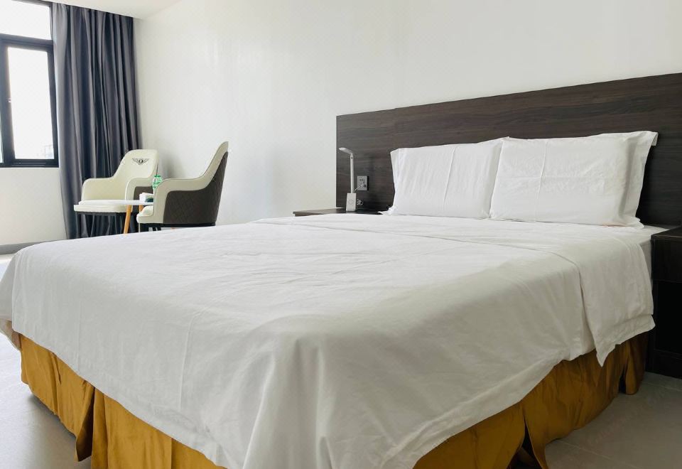 Guangdong Hotel-Near Mall of Asia, SMX & Manila World Trade Center