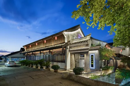 Shaoxing Taimen Homestay (Lu Xun Hometown Cangqiao Straight Street Shop) Отели рядом с достопримечательностью «Lu Xun Ancestral Residence»