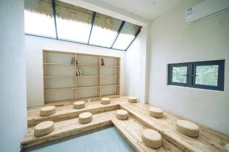 Zigong Mingmen Inn (Guanyin Lake Scenic Area)