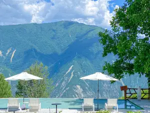 Qianshan Snow Designer Homestay, Maoxian