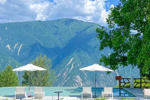 Qianshan Snow Designer Homestay, Maoxian