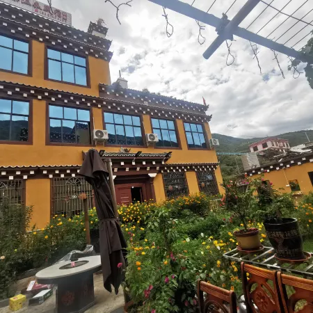 Jixiang Zangzhai Hot Spring Homestay