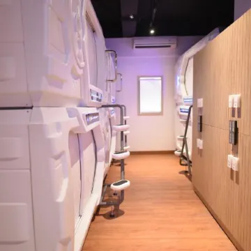 Whiz Capsule Hotel Thamrin Jakarta Отели рядом с достопримечательностью «Сенен»