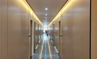 Wuchuan Haoying Hotel (Wuchuan No.1 High School Aoyuan Plaza)