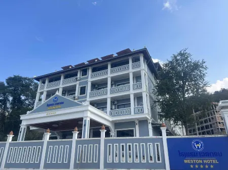 Weston Hotel Luang Prabang Отели рядом с достопримечательностью «Wat That Luang»