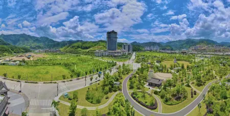 Tianyuan Mingyue Hotel Отели рядом с достопримечательностью «She People Ancient City»