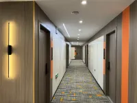 Qian Hotel (Qingcheng County North District Plaza) - parking