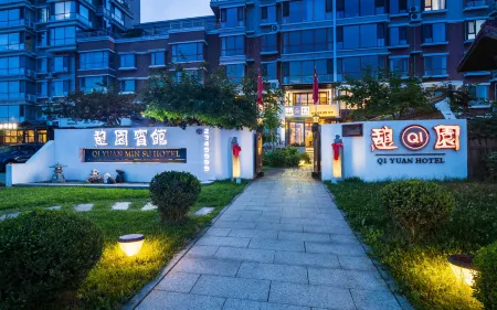 Dandong Liyuan Hotel (Yalujiang Duanqiao Branch) Отели рядом с достопримечательностью «Yalu River Broken Bridge»