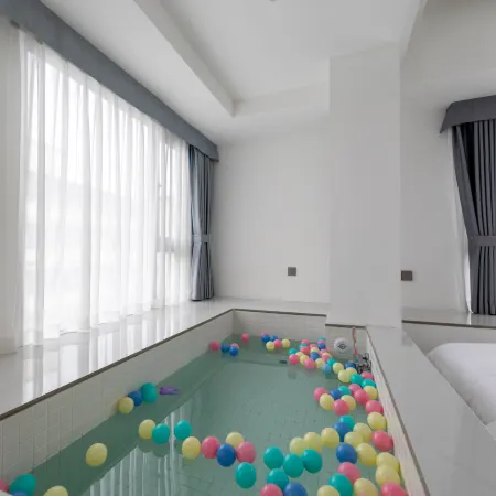 Bird's Nest Art Homestay (Beihai Old Street Beibu Gulf Plaza)