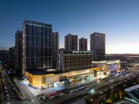 慈溪杭州灣新區吉利吉好商業廣場亞朵酒店 鄰近精靈城自然探索樂園（世紀金源購物中心店）的酒店