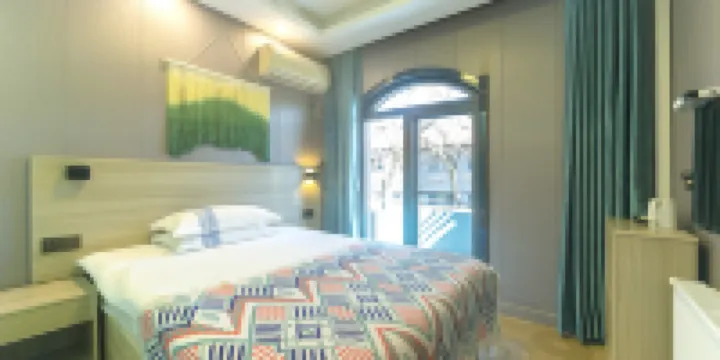 Lushan Pinxianlou Hotel - Habitación De La Reina Con La Vista