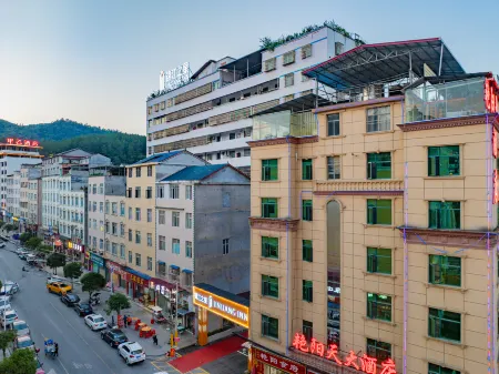 Jinjiang Hotel (Badong Yesanguan Town) Отели рядом с достопримечательностью «Yesanguan Forest Flower Sea»