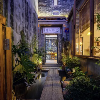 如墨鑾庭·Ethereal墨榭|嶺南古典茶庭藝術古院（佛山新城店） 鄰近石基莲的酒店