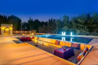 Dunhuang Molan CLUB Resort (Mingsha Mountain & Crescent Moon Spring Branch)