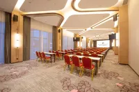 Greenland Zhongzhou International Hotel - parking