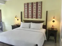Ao Nang Colors Hotel - Aonang Beach - Pemandangan Pantai
