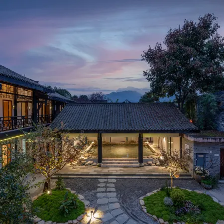 Emei Mountain and Courtyard. Jingzhu Shiguang Hot Spring Hotel