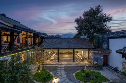 Emei Mountain and Courtyard. Jingzhu Shiguang Hot Spring Hotel