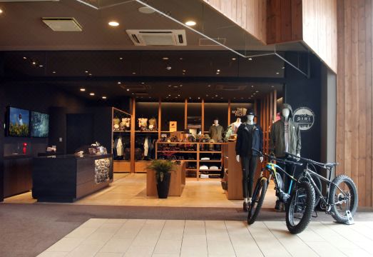 호쿠텐 노 오카 쓰루가 리조트 로비 및 예술 공간