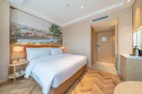 Vienna Hotel(West Station Plaza Store) Hotels near Yuqing Temple