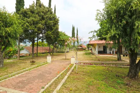 Vanda Villa Batu Отели в г. Batu Sub-District