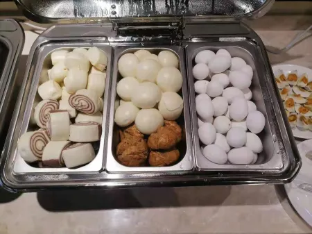 Vienna Hotel (Tianjin Five Avenues Youyi Road Cultural Center Subway Station) Отели рядом с достопримечательностью «West Campus of Tianjin University of Technology and Education»