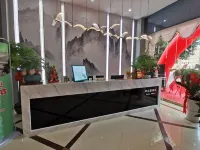 Plato Hotel (Ganzhou Station Branch)