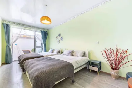 Lisa's Yard Guesthouse Отели рядом с достопримечательностью «Changping Yanshou Temple»