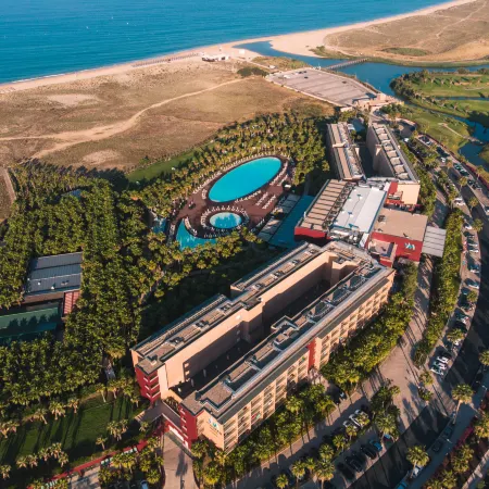 Wine & Books by the Sea, Algarve Resort Отели рядом с достопримечательностью «Пляж Эваришту»