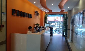 Bajiaosu Design Hotel (Huangbeiling Subway Station)
