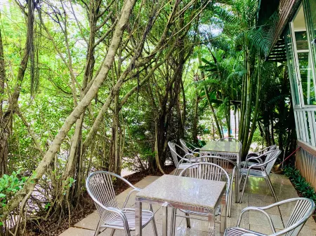 K2 Hotel @ Airport Отели рядом с достопримечательностью «Wat Sathol Thammaram»