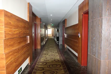 Borrman Hotel (Zhangye Shandan) Отели рядом с достопримечательностью «Aili Juanzeng Wenwu Exhibition Hall»