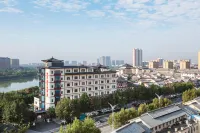 Ramada Encore by Wyndham Linqu Downtown Các khách sạn ở Lâm Cù