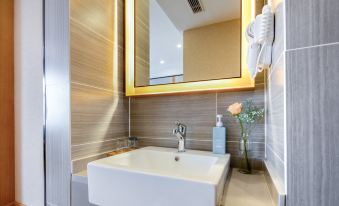 Starway Hotel (Tongliao Mingren Avenue Branch)