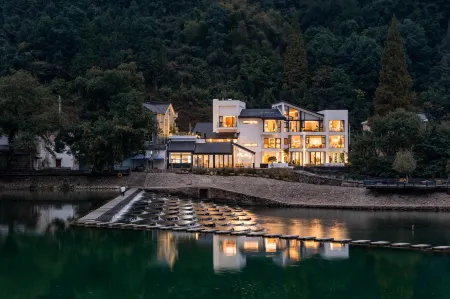 FengQiaoYebo Boutique Homestay Отели рядом с достопримечательностью «Fuyang Longlinba Sceneic Area»