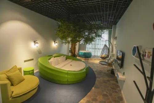 Feixian Oriental Theme Hotel