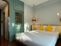 Bangsaen Heritage Hotel Отели рядом с достопримечательностью «Пляж Воннапа»
