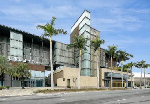 Bay Breeze Hotel Отели рядом с достопримечательностью «Tianshan»