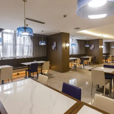 Starway Hotel (Longquan people's Square store)