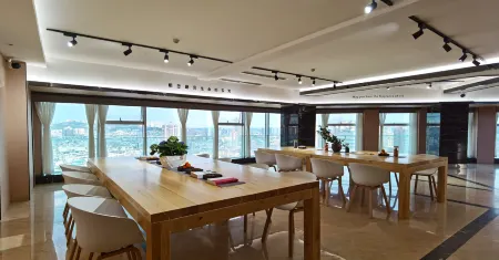 Hotel of Awareness Отели рядом с достопримечательностью «Zhangba Guiyuan Forest»