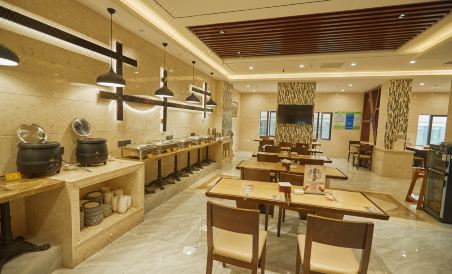 Garden Lakefront Sego International Hotel - Housity