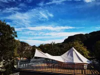 Three Houses and One Cat B&B Hotels near Silver Fox Cave