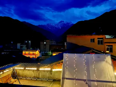 Qiman Boutique Inn Hailuogou Hotel in zona Moxi Ancient Town