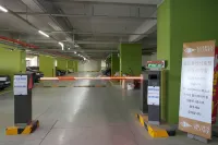 Golden Planet Hotel - parking