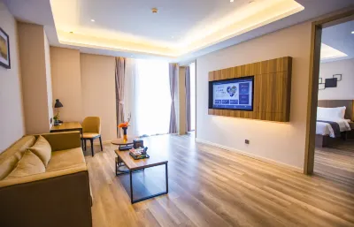 Homeinn Plus Hotel (Hekou District Government Haining Road) فنادق في 