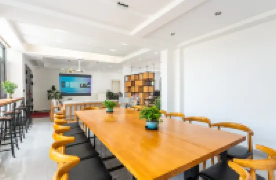 Zhujiajian Zailushang Homestay.